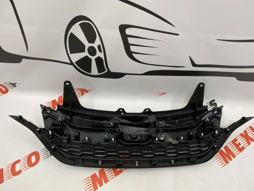 Решітка радіатора у зборі з хромом без емблеми   Honda CR-V 2015-2016 (71124-T1W-A01), аналог
