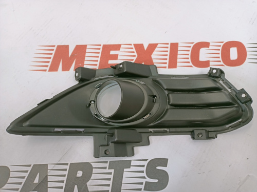 Рамка противотуманной фары глянцевая левая Ford Fusion 2013-2016 (DS7Z-17B814-CA), аналог