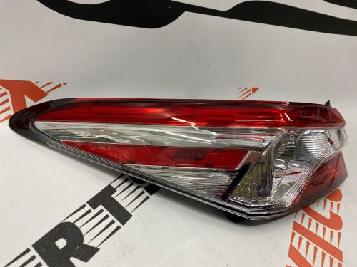 Ліхтар зовнішній (в крило) лівий галоген Toyota Camry 2018-2020 (81560-06720), аналог