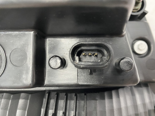 Фонарь в крышку темный круглый правый LED Dodge Journey 2011- (04806368AF), аналог