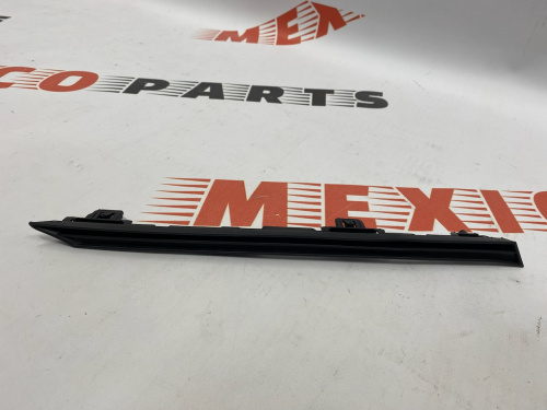 Молдинг над решіткою лівий Toyota RAV4 2019-2021 (531240R040), аналог
