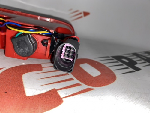 Катафот заднього бампера правий AUDI Q7 2010-2015 (4L0945096A), аналог