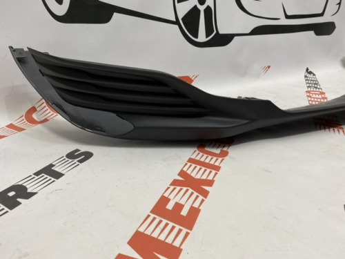 Накладка (губа) переднього бампера Chevrolet Malibu 2019- (84584222), аналог