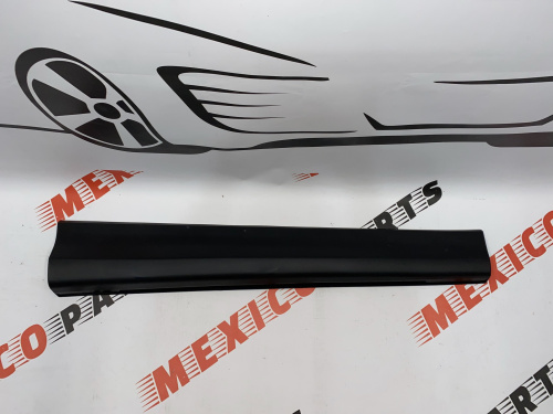 Накладка на двері передні праві Mazda CX5 2017-2020 (KB7W-51-RA0E), аналог