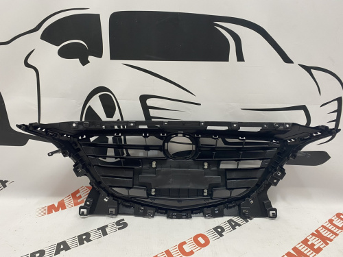 Решітка радіатора з хромом  Mazda 3 2013-2015 (BHN150712B), аналог