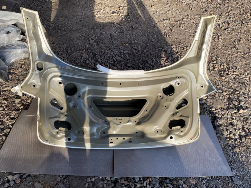 Кришка багажника Tesla Model 3 2017-2020 (1081460-EO-D), аналог
