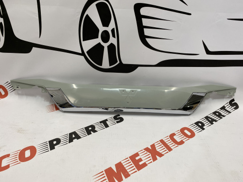 Накладка на кришку багажника Mitsubishi Outlander 2014-2019 (5817A265BA), аналог