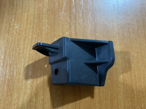 Кріплення переднього бампера ліве Mazda 3 2013-2018 (BHN150152), аналог