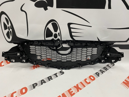 Решітка радіатора у зборі чорна Mazda CX5 2011-2014 (KD4550710E), аналог