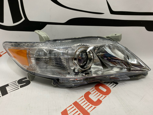 Фара права біла Toyota Camry 2009-2011 (81110-06500), аналог