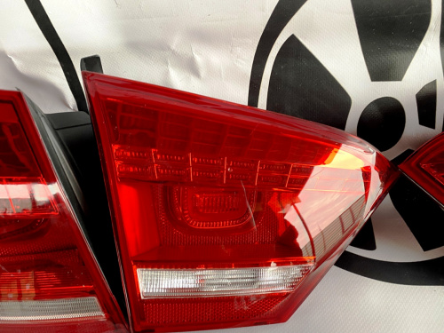 Фонари задние комплект  Volkswagen Passat B7 2012-2015 (561-945-095-HK), аналог