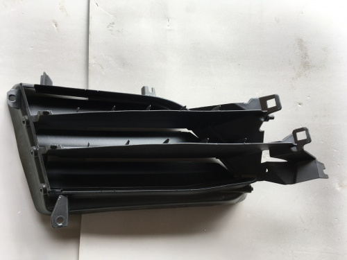 Жалюзі праві Tesla Model S 2016-2020 (105785100j), аналог