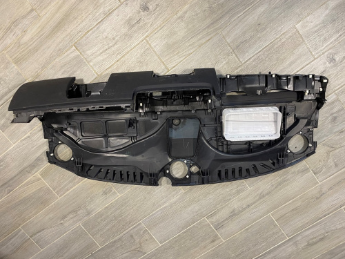 Панель- торпеда Tesla Model Y 2020-2024 (1083401-05-J)