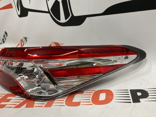 Ліхтар зовнішній ( в крило) правий LED Toyota Camry 2018-2020 (81550-06730), аналог