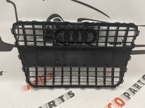 Решітка радіатора AUDI Q7 2010 -2015 (4L0853651HT94), аналог