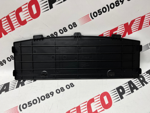Заглушка фаркопа Tesla Model 3 2024- (1713689-00-C), аналог