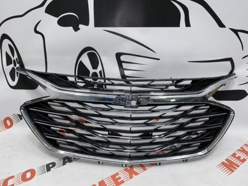 Решітка радіатора у зборі з хромом Chevrolet Malibu 2019- (84565840chrome ), аналог