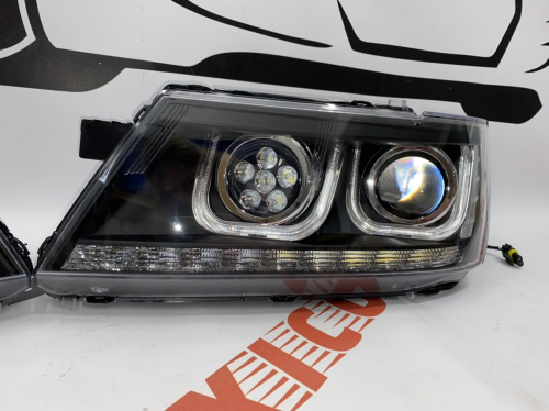 Фари ксенон комплект Dodge Journey 2011- (68200085ABT), аналог
