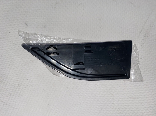 Отражатель-заглушка в передний бампер правая Volkswagen Passat B7 USA 2011-2015 (561941778B), аналог