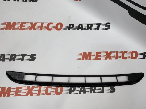 Решётка переднего бампера Volkswagen Touareg 2011-2014(7P68536739B9), аналог