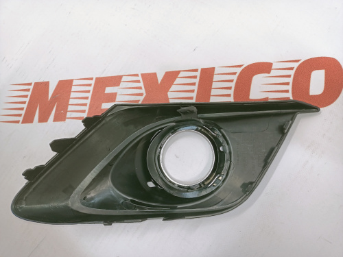 Рамка протитуманної фари ліва з хромом Mazda 3 2013-2015 (BJE150C21A), аналог
