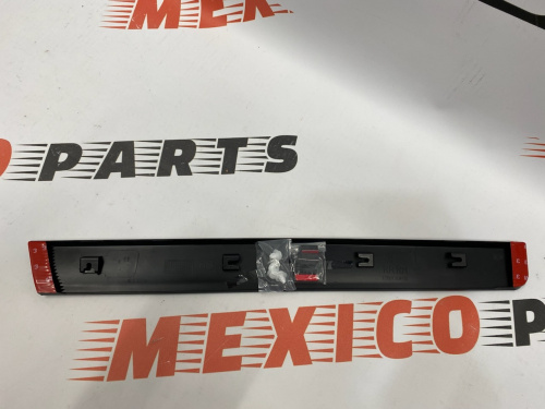 Накладка на заднюю правую дверь Nissan X-Trail (Rogue) 2014-2020  (82876-4BA0A), аналог