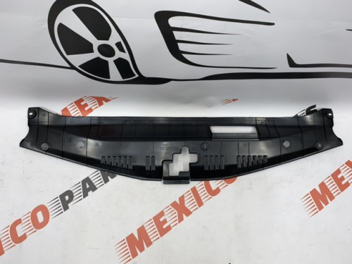 Накладка на панель радіатора  (замка капота)  Toyota Camry 2018-2020 (5329506190), аналог