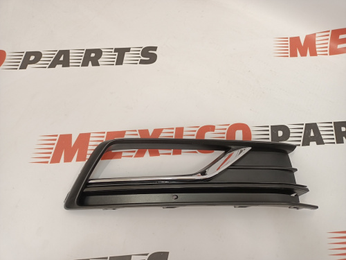 Рамка противотуманной фары чёрная правая Volkswagen Passat B8 2016-2018 (561854662HRYP), аналог