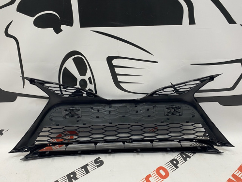 Решітка переднього бампера нижня під парктронік SE/XSE Toyota Camry 2021- (5310206380), аналог