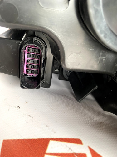 Фара правая USA Volkswagen Jetta 2016-2018 (5C7941006), аналог