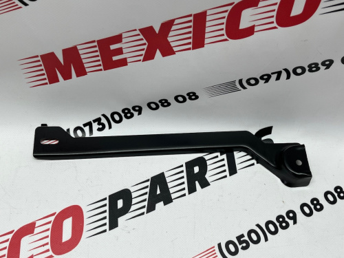 Кріплення переднього бампера центр метал Chevrolet Equinox 2017-2021 (84129793), аналог