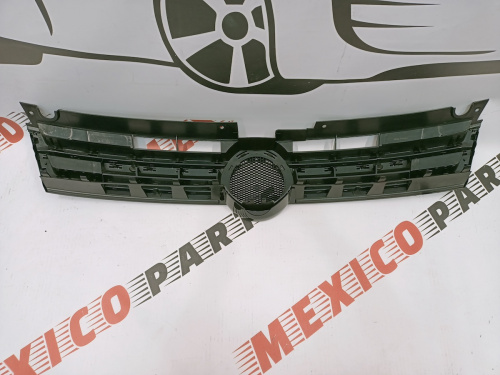 Решётка радиатора Volkswagen Touareg 2011-2014 (7P6853651AZLL), аналог