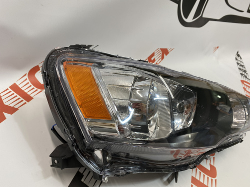 Фара права ксенон чорна Mitsubishi Lancer 10 (8301C386), аналог