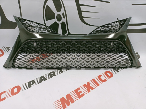 Решітка переднього бампера під парктронік комплектація  XSE Toyota Camry 2018-2020 (53102-06560), аналог