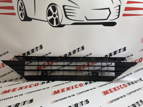 Решётка переднего бампера R-Line Volkswagen Tiguan 2017-2020 (5NN853677J041), аналог