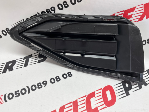 Заглушка противотуманной фары правая Passat B9 2019-(561853212A), аналог