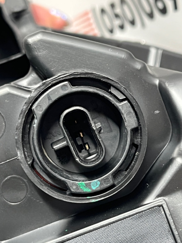 Фара правая оригинал  Tesla Model 3 (1077372-10-I)