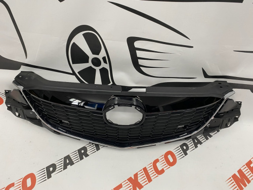 Решітка радіатора у зборі чорна Mazda CX5 2011-2014 (KD4550710E), аналог