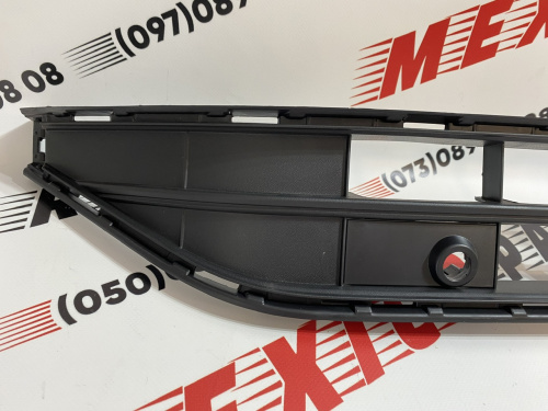 Решетка переднего бампера под парктроник Passat B9 2019-, аналог