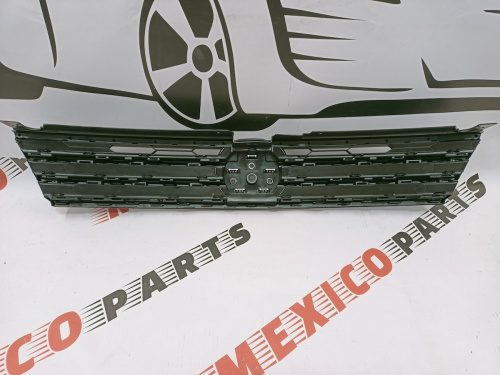 Решётка радиатора Volkswagen Touareg 2015-2017 (7P6853651JZLL), аналог