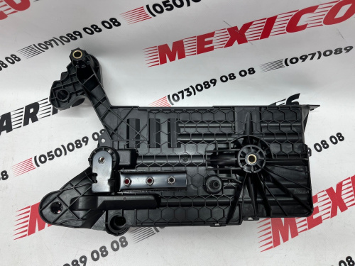 Подиум под аккумулятор Volkswagen Golf 7 (5Q0915321), аналог