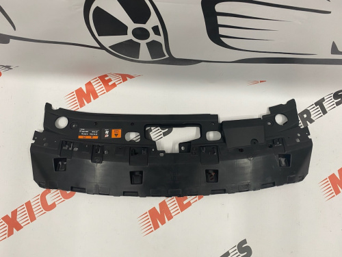Накладка на панель радіатора  (замка капота) Mazda 3 2019-2021 (BDTT507E0B), аналог