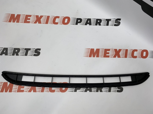 Решётка переднего бампера Volkswagen Touareg 2011-2014(7P68536739B9), аналог