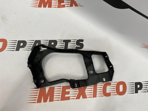 Крепление фары левое Volkswagen Touareg 2011-2014 (7P6806509), аналог