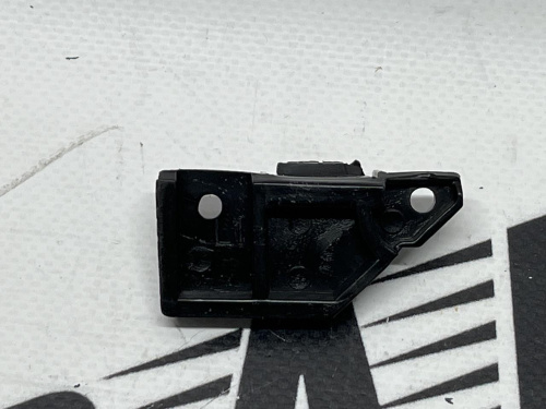 Кріплення переднього бампера ліве маленьке Tesla Model 3 2024-(1734299-00-H), аналог