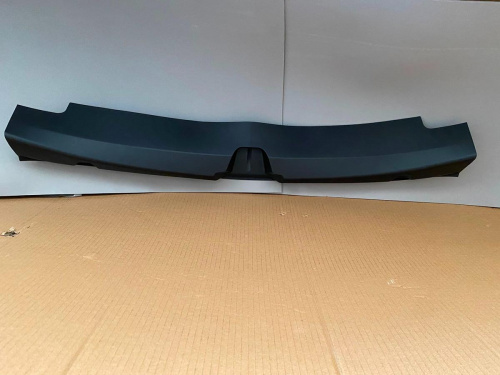 Накладка замка багажника Tesla Model 3 2017-2023 (108631500M), аналог