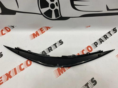 Накладка переднього бампера верх Toyota Camry 2021- (5211106900), аналог