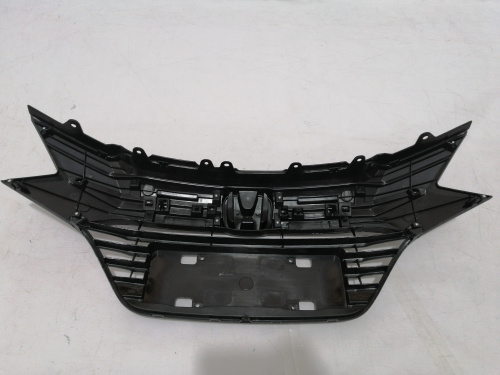 Решітка радіатора Honda HR-V 2014-2018 (71121-T7J-H00), аналог