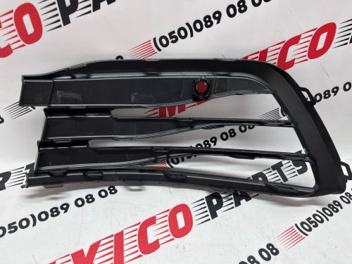 Решетка переднего бампера правая Volkswagen Golf 8 (2020-) (5H0853666J), аналог