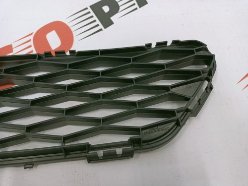Решетка переднего бампера Nissan X-Trail(Rogue) 2014-2016 (62254-4BA0A), аналог